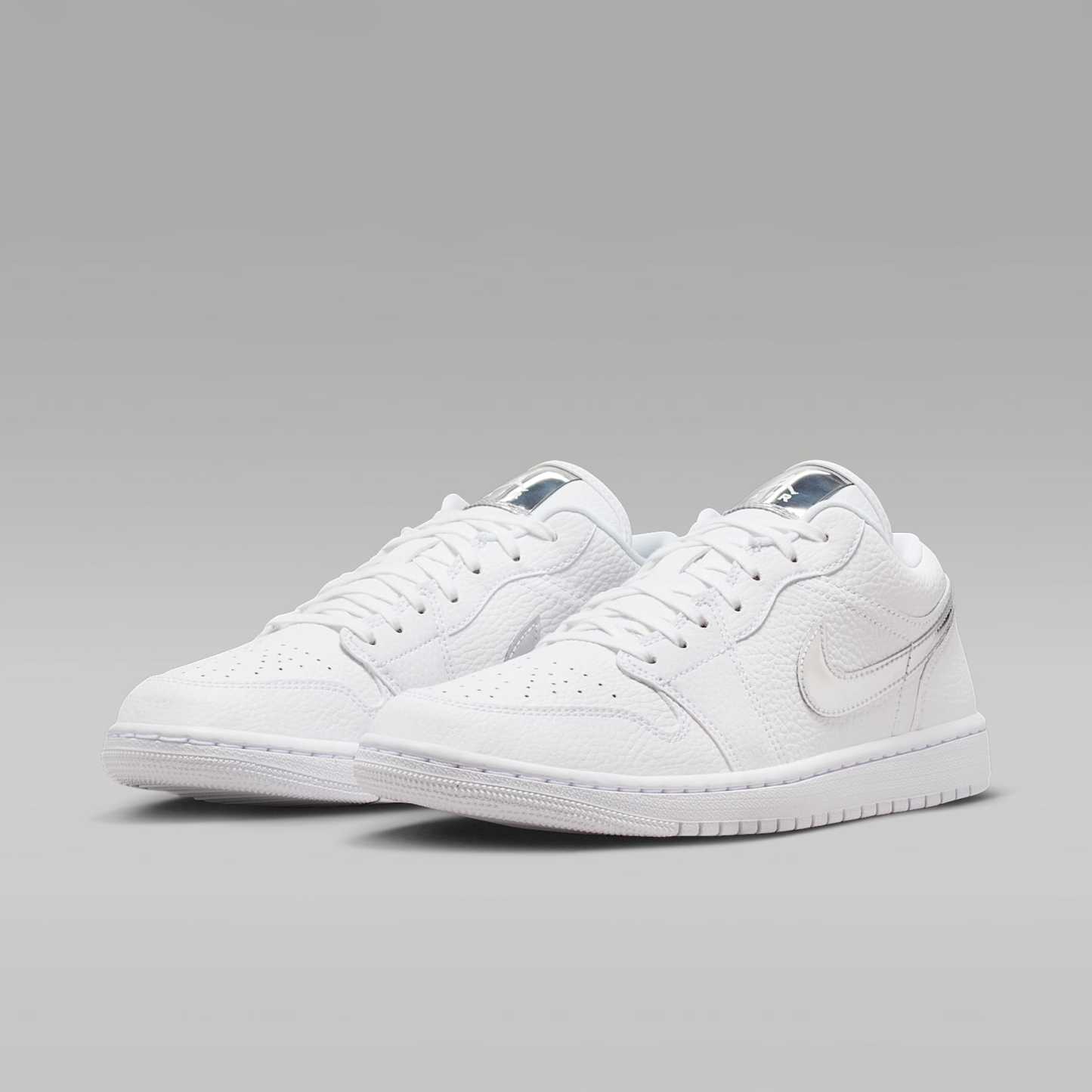 Air Jordan 1 Low SE Damenschuh – Weiß/Weiß/Metallic Silver/Weiß