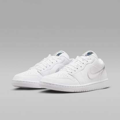 Air Jordan 1 Low SE Damenschuh – Weiß/Weiß/Metallic Silver/Weiß