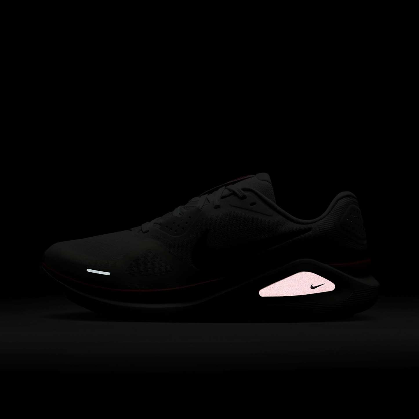 Nike Structure 26 Straßenlaufschuh (Herren) – Weiß/Bright Crimson/Photon Dust/Schwarz