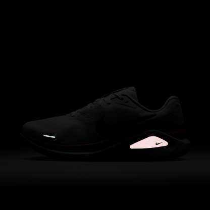 Nike Structure 26 Straßenlaufschuh (Herren) – Weiß/Bright Crimson/Photon Dust/Schwarz