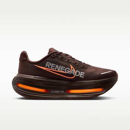 Nike Vomero Premium x Renegade Straßenlaufschuhe (Herren) – Brown Basalt/Total Orange/Bronze Eclipse/Hyper Crimson