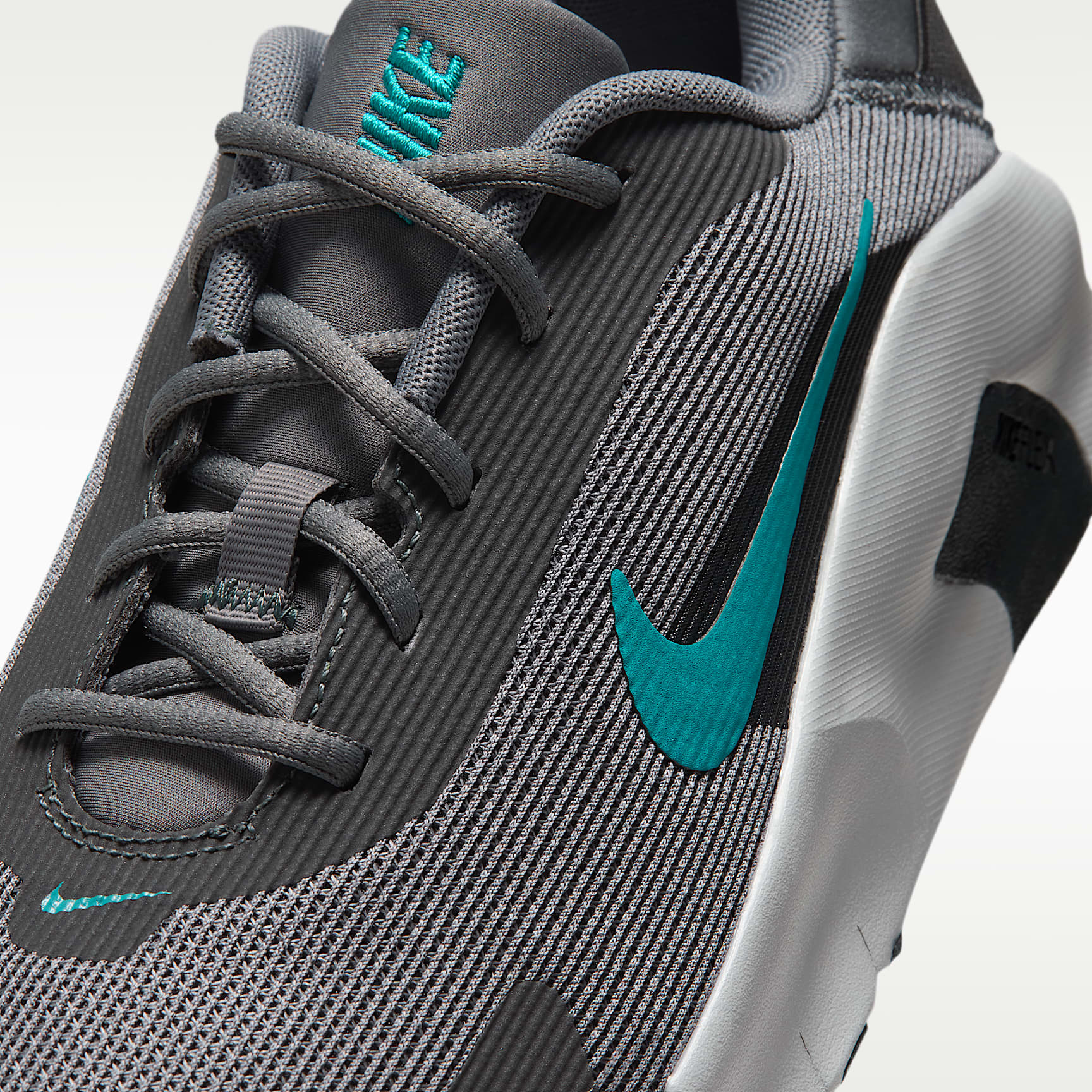 Nike Flex Train Workout-Schuh (Herren) – Smoke Grey/Anthracite/Light Smoke Grey/Energy