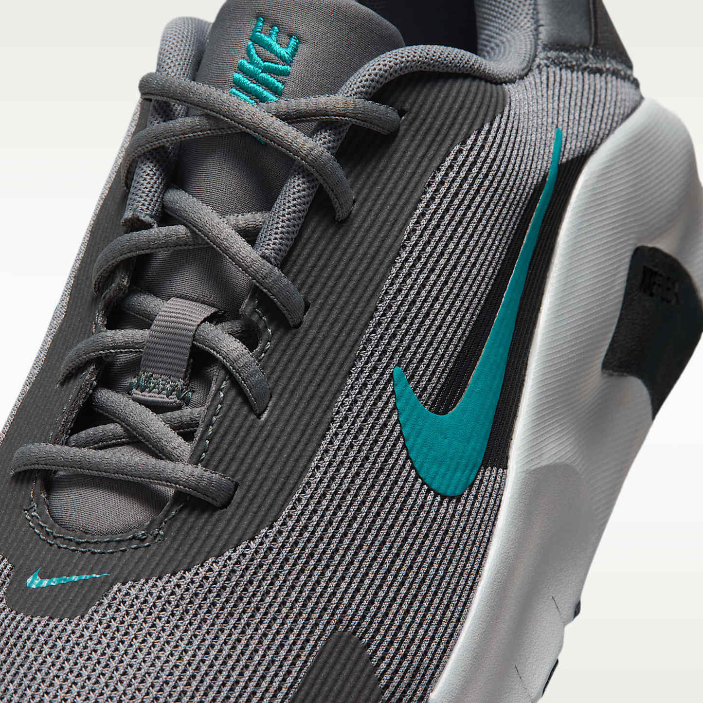 Nike Flex Train Workout-Schuh (Herren) – Smoke Grey/Anthracite/Light Smoke Grey/Energy