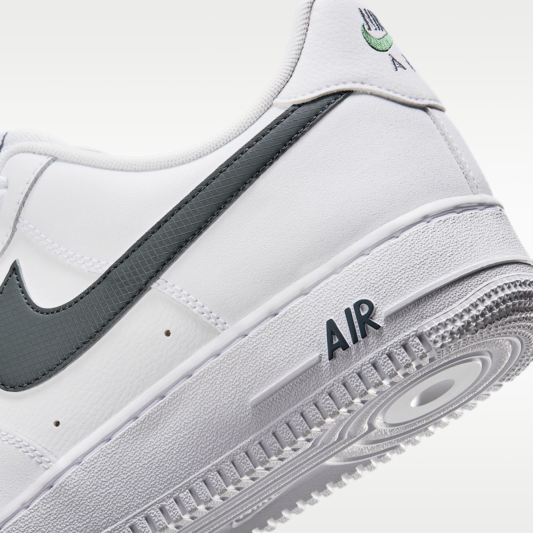 Nike Air Force 1 '07 Schuh (Herren) – Weiß/Fir/Cool Grey/Cool Grey