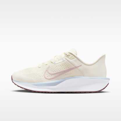 Nike Quest 6 Straßenlaufschuh (Damen) – Sail/Hydrogen Blue/Tattoo/Particle Rose