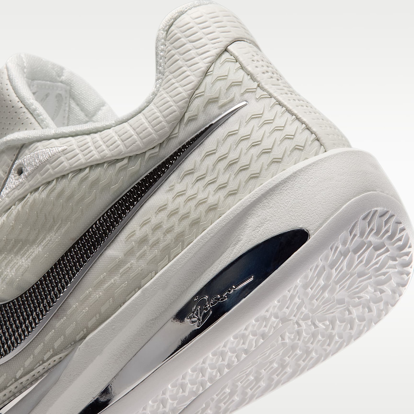 Sabrina 4 "White Label LX" Basketballschuhe – Sail/Sail/Metallic Silver
