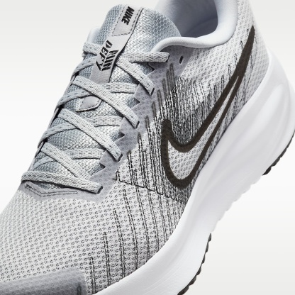 Nike Run Defy Straßenlaufschuh (Herren) – Wolf Grey/Weiß/Iron Grey/Schwarz