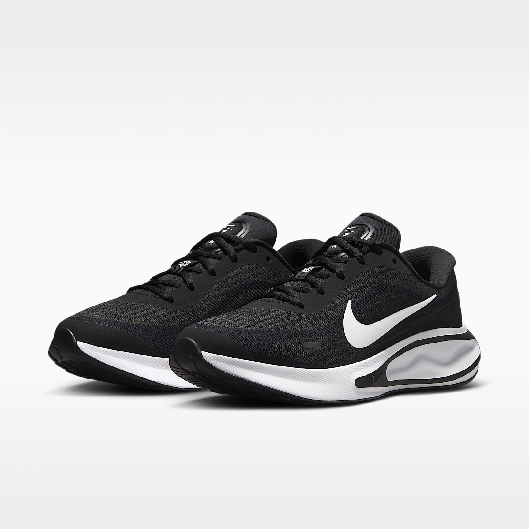 Nike Journey Run Straßenlaufschuh für Damen – Schwarz/Weiß