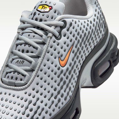 Nike Air Max Plus VII Schuh (Herren) – Light Smoke Grey/Dark Smoke Grey/Hot Curry