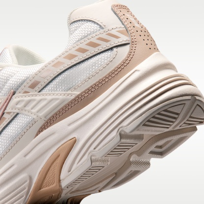 Nike Initiator Damenschuh – Phantom/Shimmer/Chalk