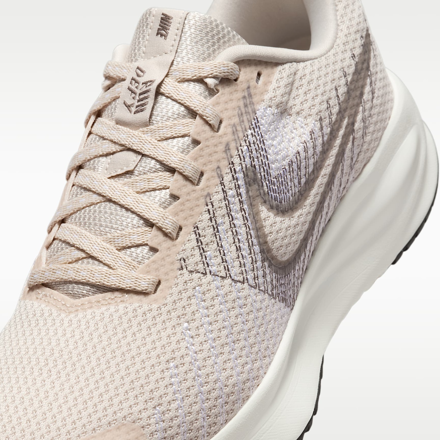 Nike Run Defy Straßenlaufschuh (Damen) – Light Orewood Brown/Cave Stone/Weiß/College Grey