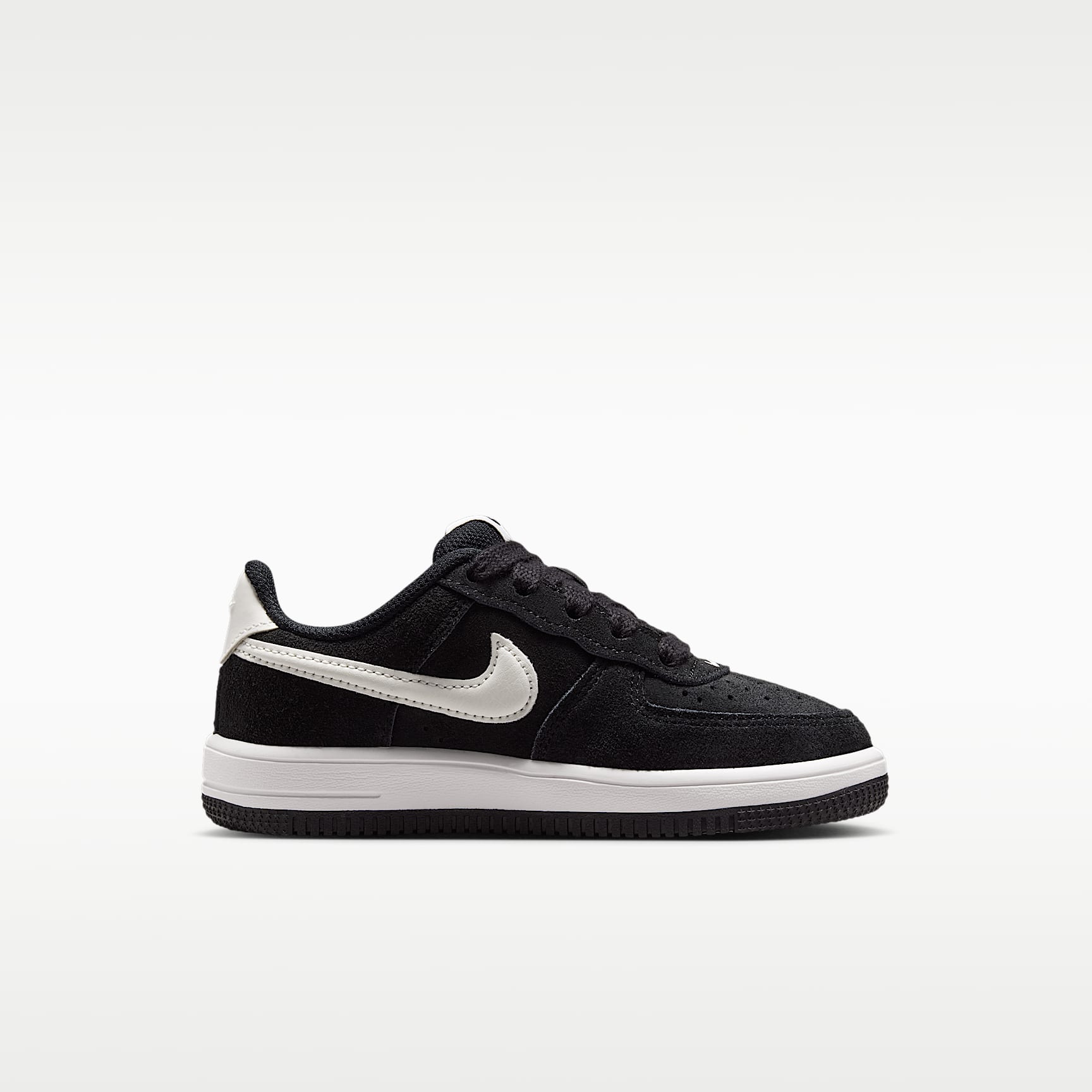 Nike Force 1 Low Schuh (jüngere Kinder) – Schwarz/Sail