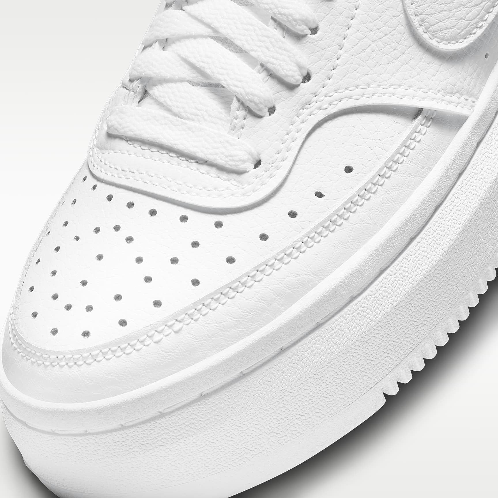 Nike Court Vision Alta Schuh (Damen) – Weiß/Weiß/Weiß