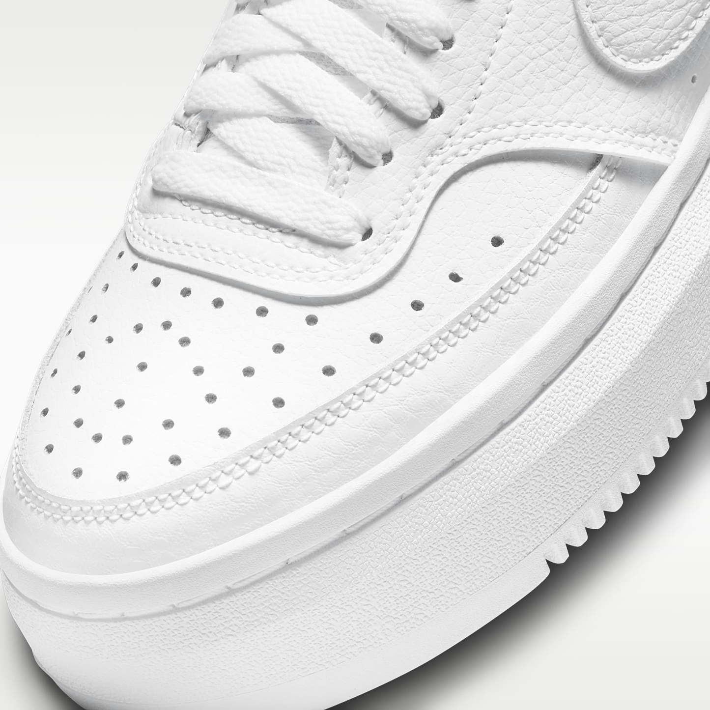 Nike Court Vision Alta Schuh (Damen) – Weiß/Weiß/Weiß