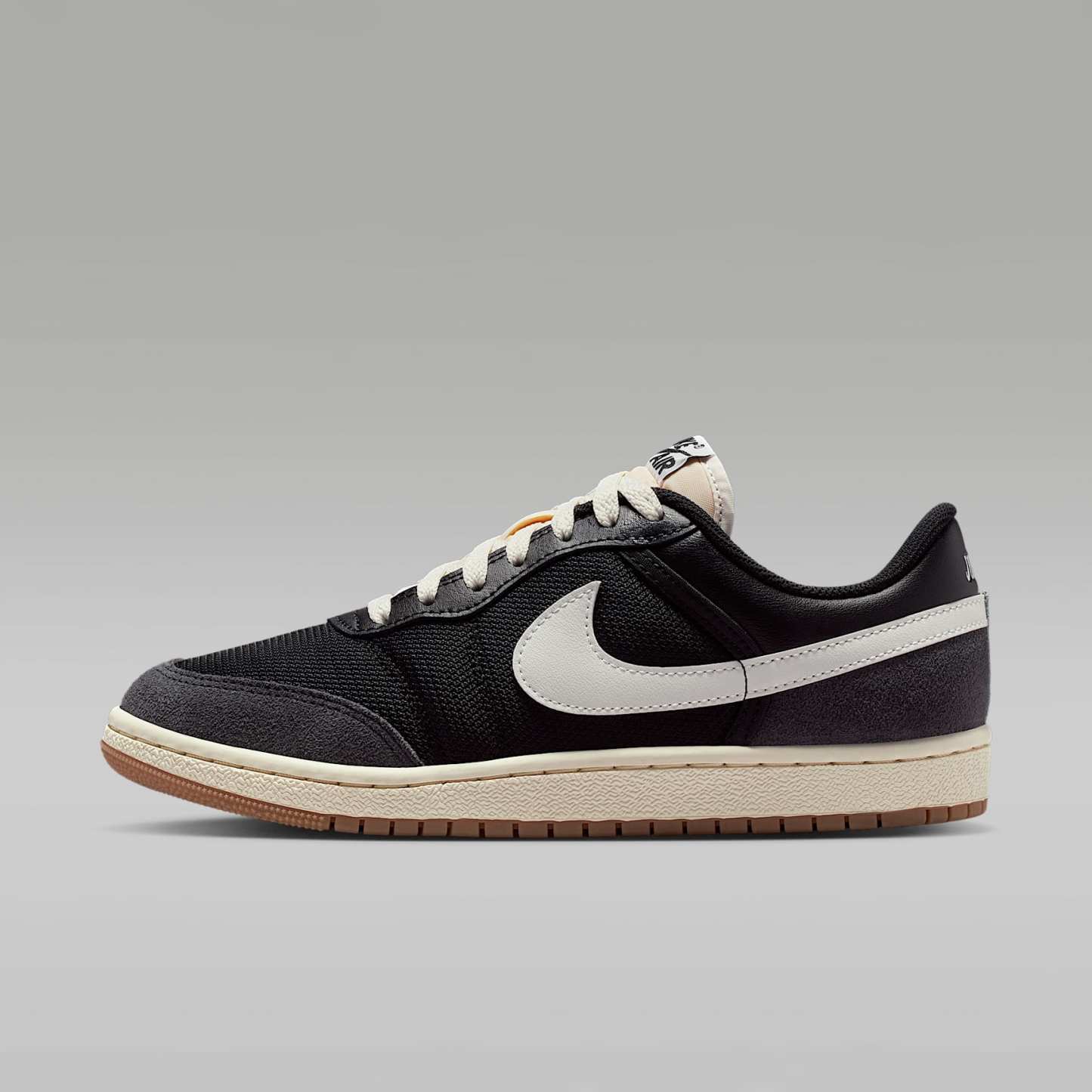 Air Jordan Skyline Low Damenschuh – Schwarz/Sail/Gum Medium Brown/Summit White