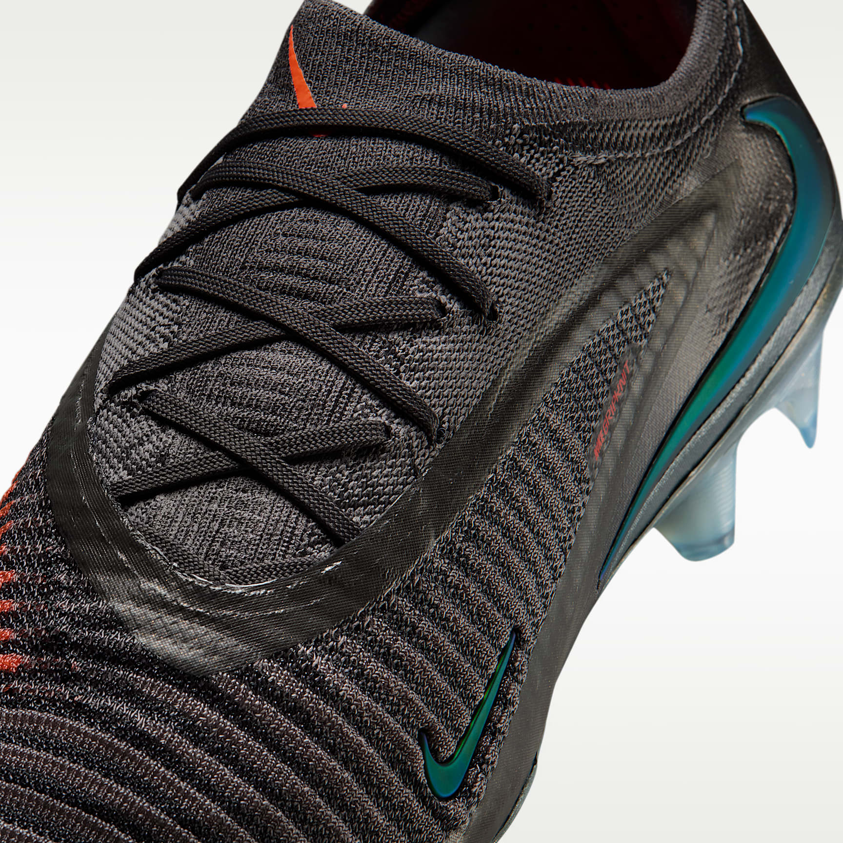 Nike Phantom 6 Low Elite LV8 Fußballschuh für normalen Rasen – Medium Ash/Schwarz/Gold Amber