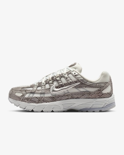 Nike P-6000 SE Schuh (Damen) – Off White/Schwarz/Cool Grey/Metallic Silver