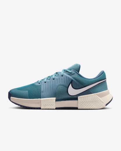 Nike GP Challenge 1.5 Tennisschuh für Sandplätze (Herren) – Smokey Blue/Light Bone/New Slate/Weiß
