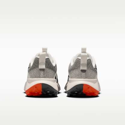 Nike Wildhorse 10 Traillaufschuh (Herren) – Summit White/Safety Orange/Phantom/Schwarz