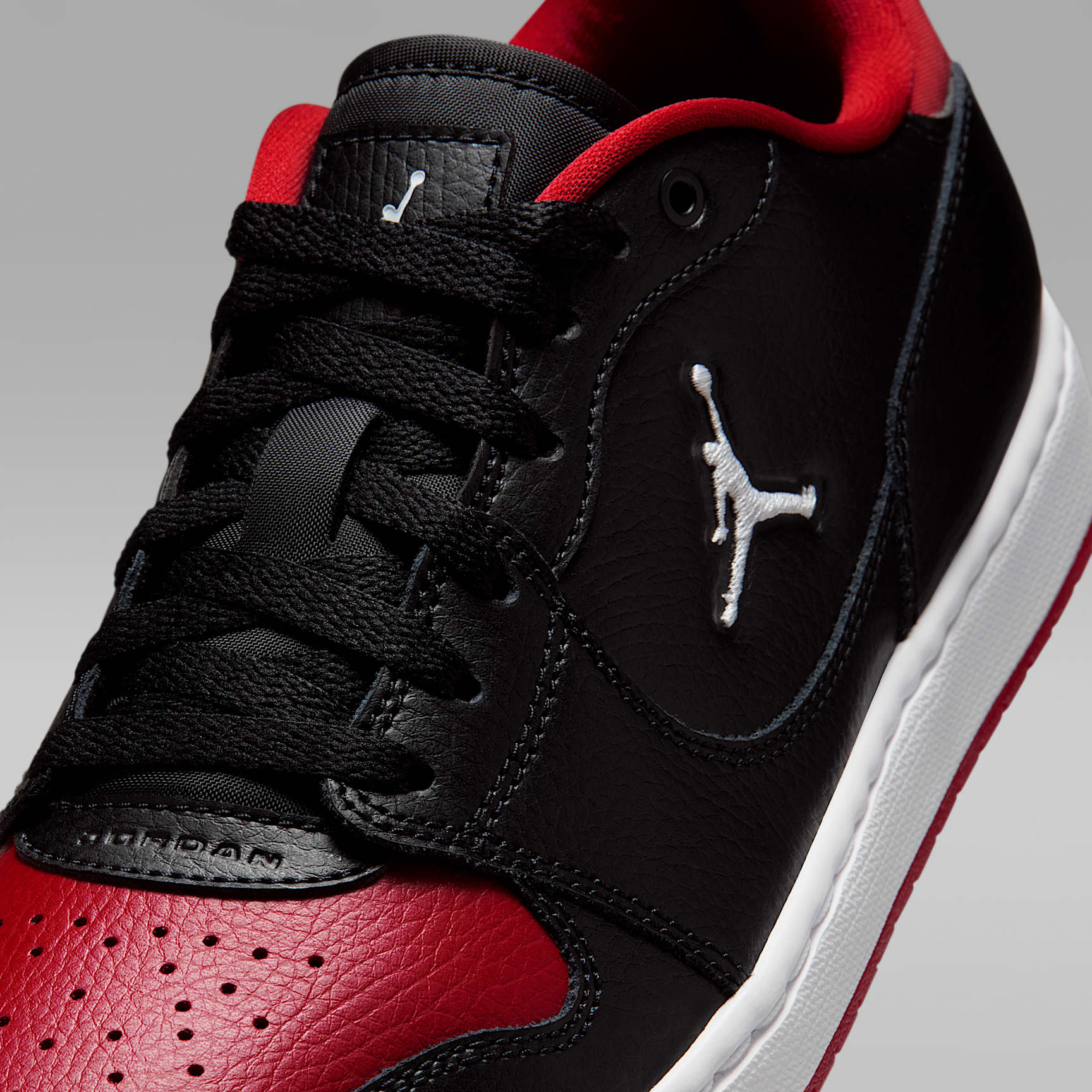 Jordan Court Connect Low Herrenschuhe – Schwarz/Gym Red/Weiß