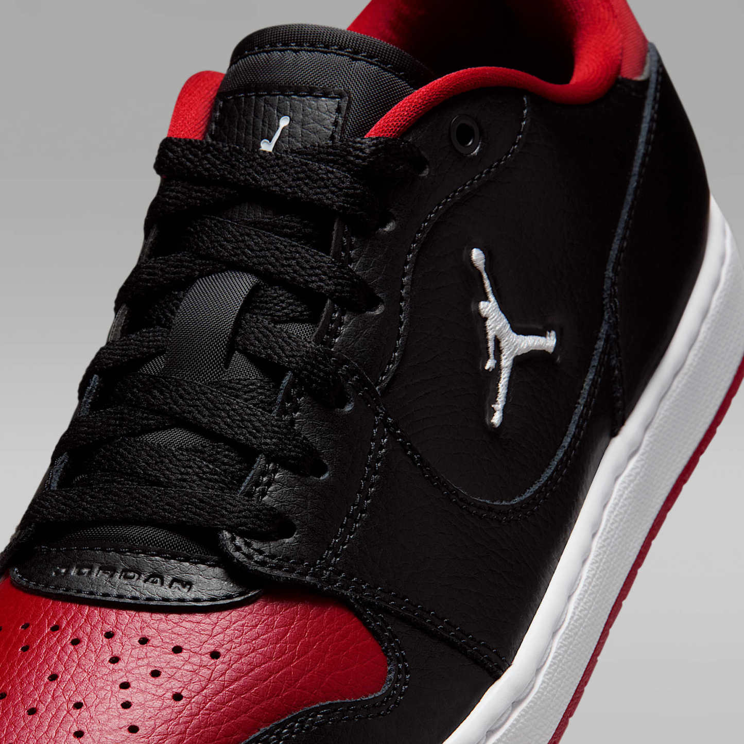 Jordan Court Connect Low Herrenschuhe – Schwarz/Gym Red/Weiß
