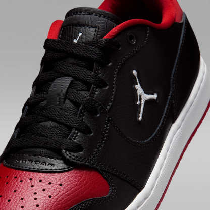 Jordan Court Connect Low Herrenschuhe – Schwarz/Gym Red/Weiß