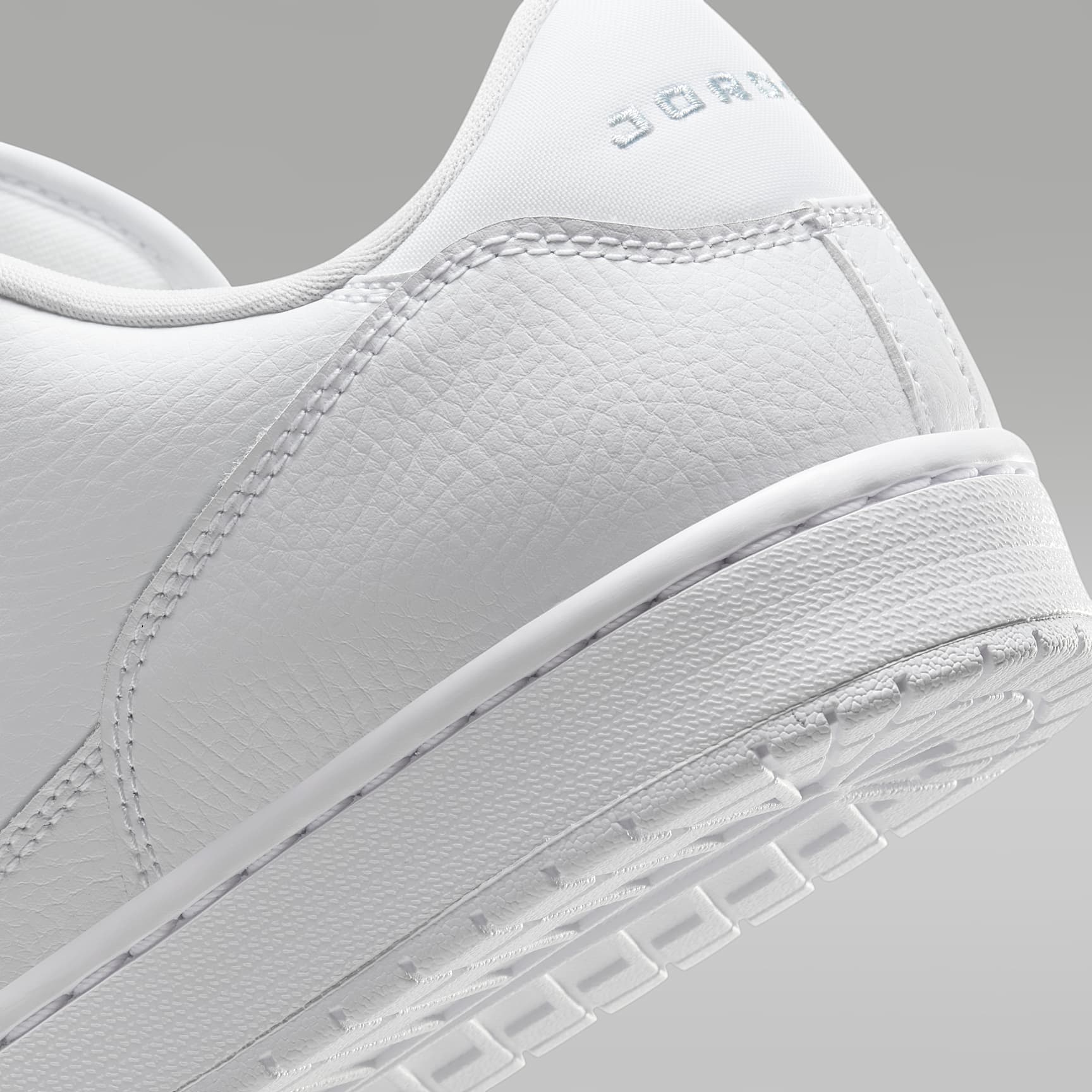 Jordan Court Connect Low Herrenschuhe – Weiß/Pure Platinum