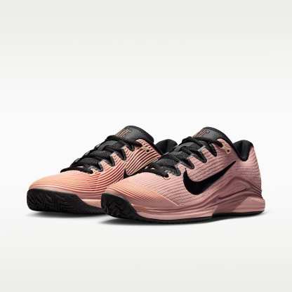 Nike Vapor 12 PRM Tennisschuhe für den Clay Court (Damen) – Metallic Red Bronze/Pure Platinum/Schwarz