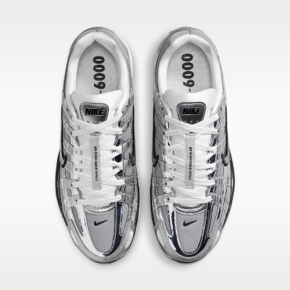 Nike P-6000 Schuh – Metallic Silver/Sail/Schwarz/Metallic Silver