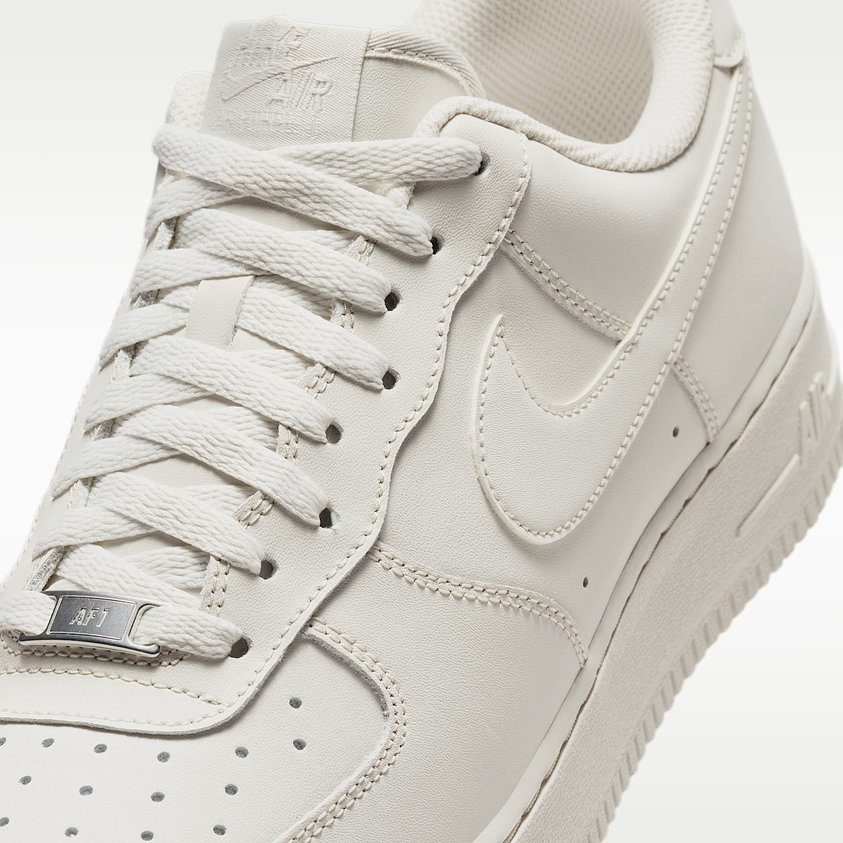 Nike Air Force 1 '07 Schuh (Herren) – Light Bone/Metallic Silver/Light Bone