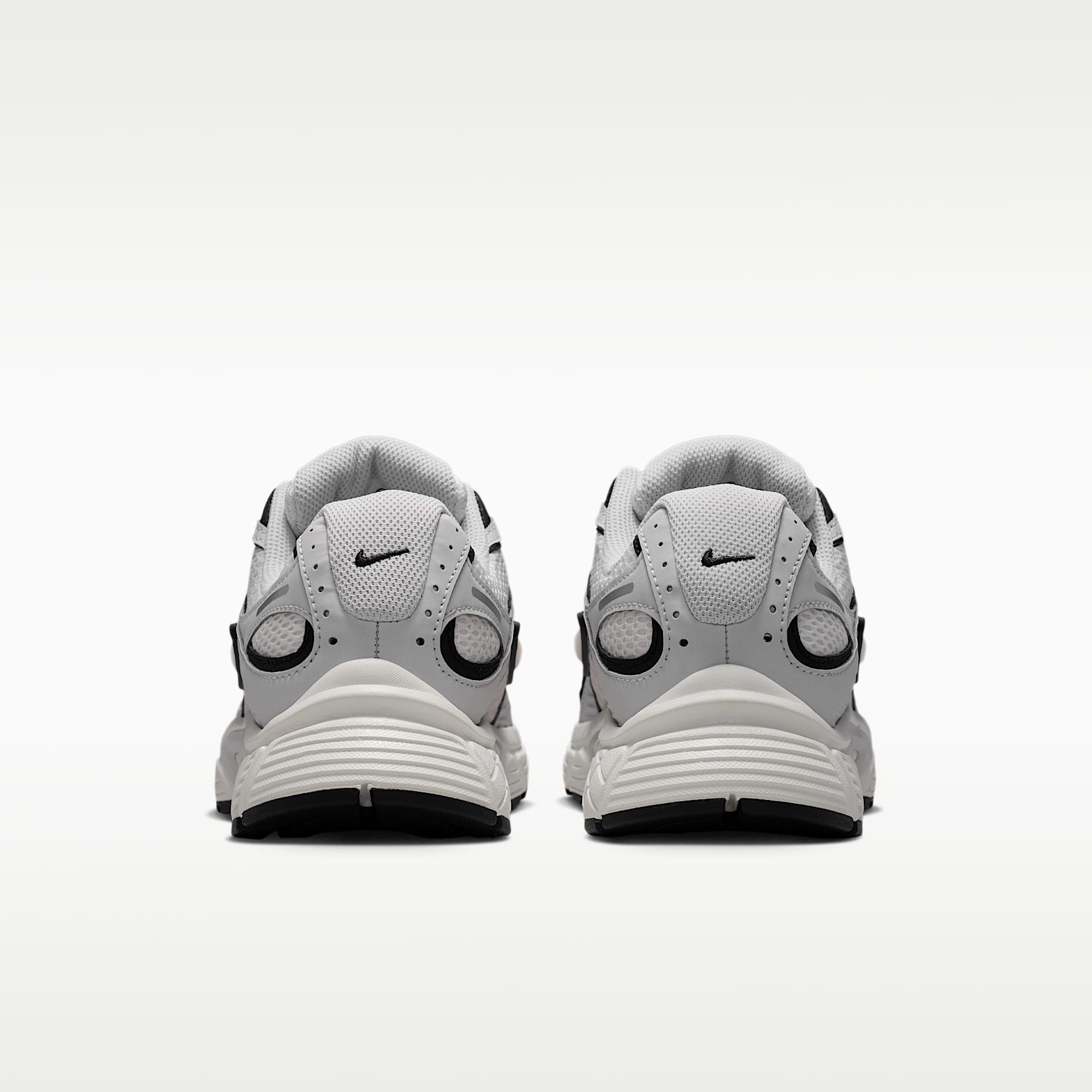 Nike V5 RNR Schuh (Damen) – Sail/Schwarz/Vast Grey/Sail