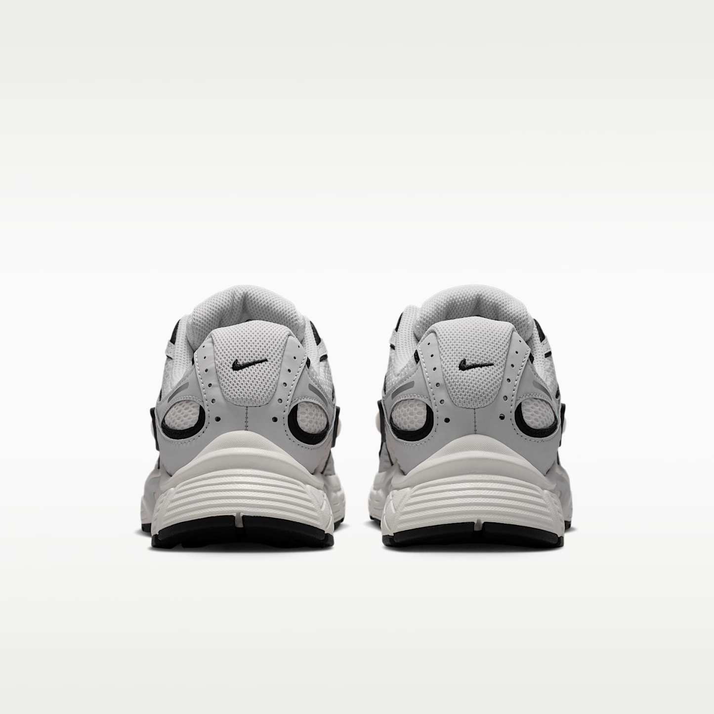 Nike V5 RNR Schuh (Damen) – Sail/Schwarz/Vast Grey/Sail
