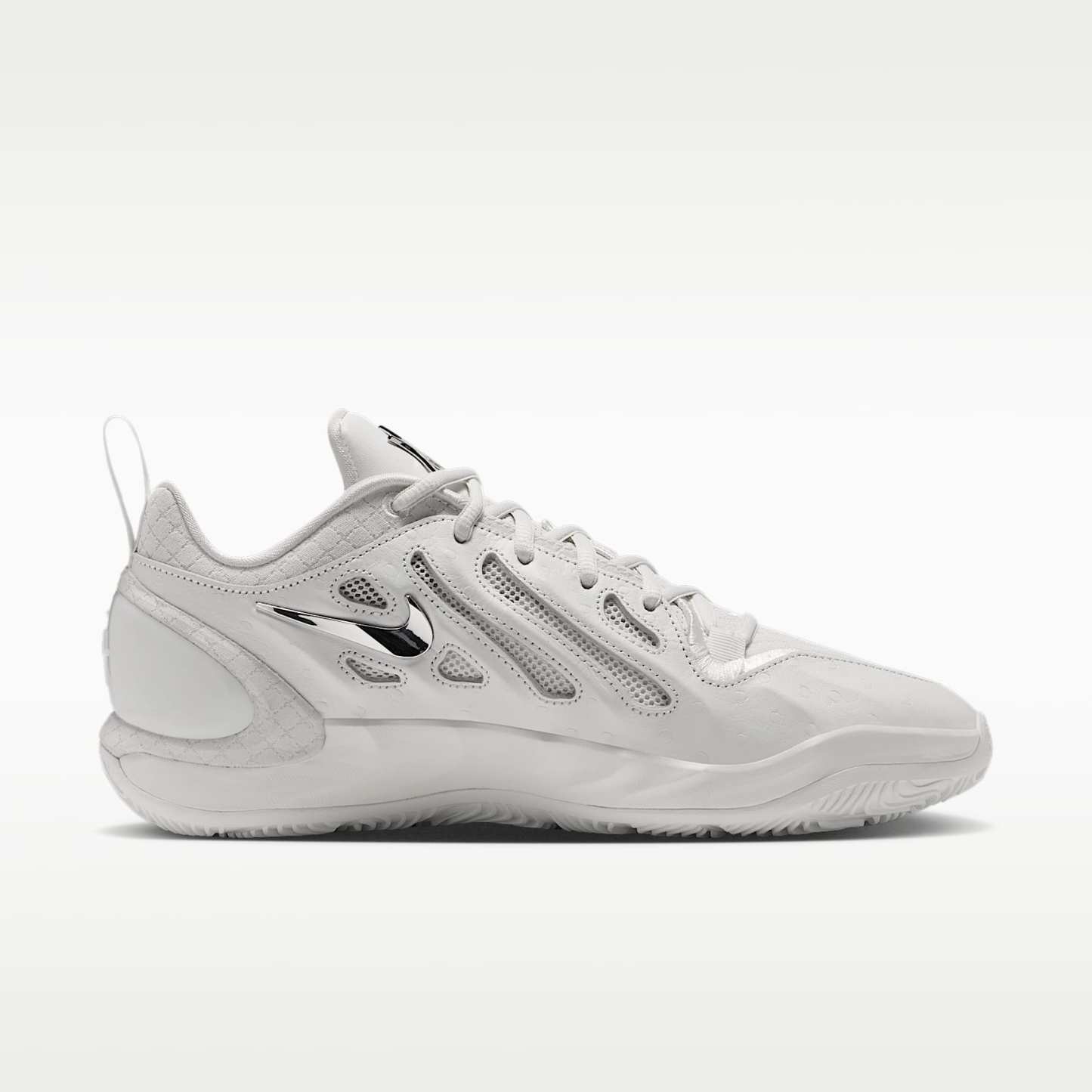 A'Two "White Label LX" A'ja Wilson Basketballschuh – Sail/Schwarz/Metallic Silver