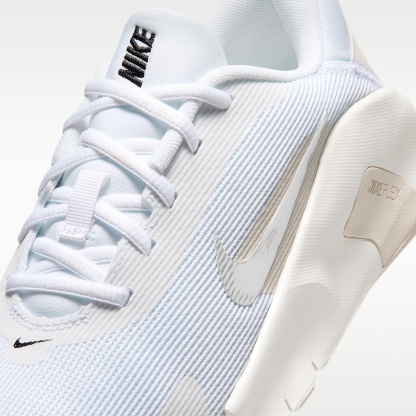 Nike Flex Train Workout-Schuh (Damen) – Weiß/Sail/Phantom/Metallic Silver