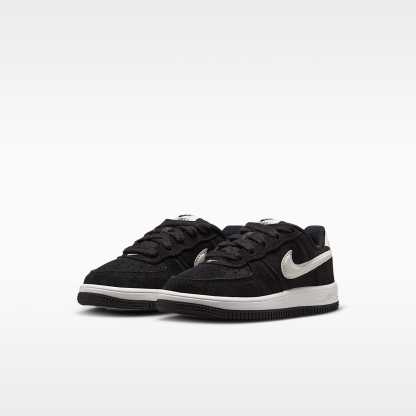 Nike Force 1 Low Schuh (jüngere Kinder) – Schwarz/Sail