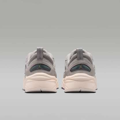 Jordan Trunner O/S Schuhe (Herren) – Light Iron Ore/Smoke Grey/Chalk/Legend Medium Brown