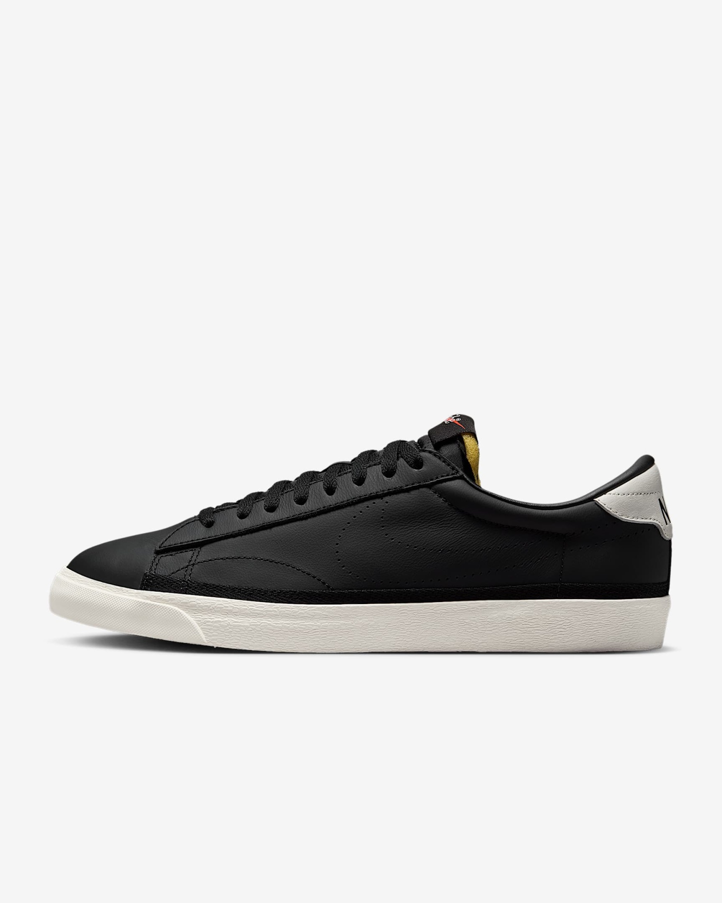 Nike Tennis Classic Schuh (Herren) – Schwarz/Sail/Team Orange/Schwarz