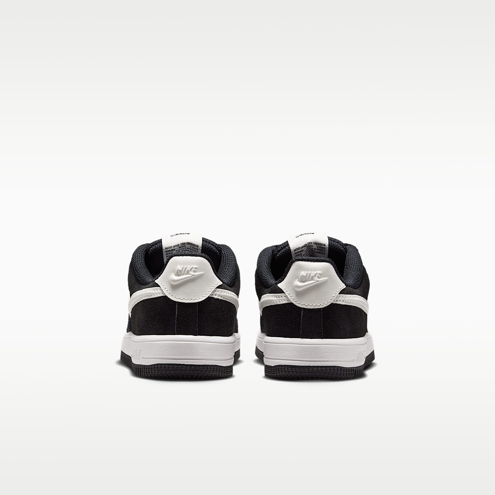 Nike Force 1 Low Schuh (jüngere Kinder) – Schwarz/Sail