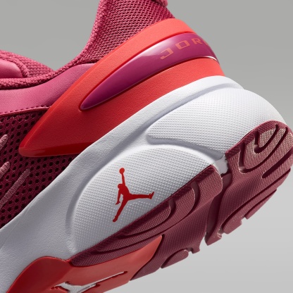 Jordan Trunner Flow Damenschuhe – Sweet Beet/Pale Ivory/Desert Berry/Track Red