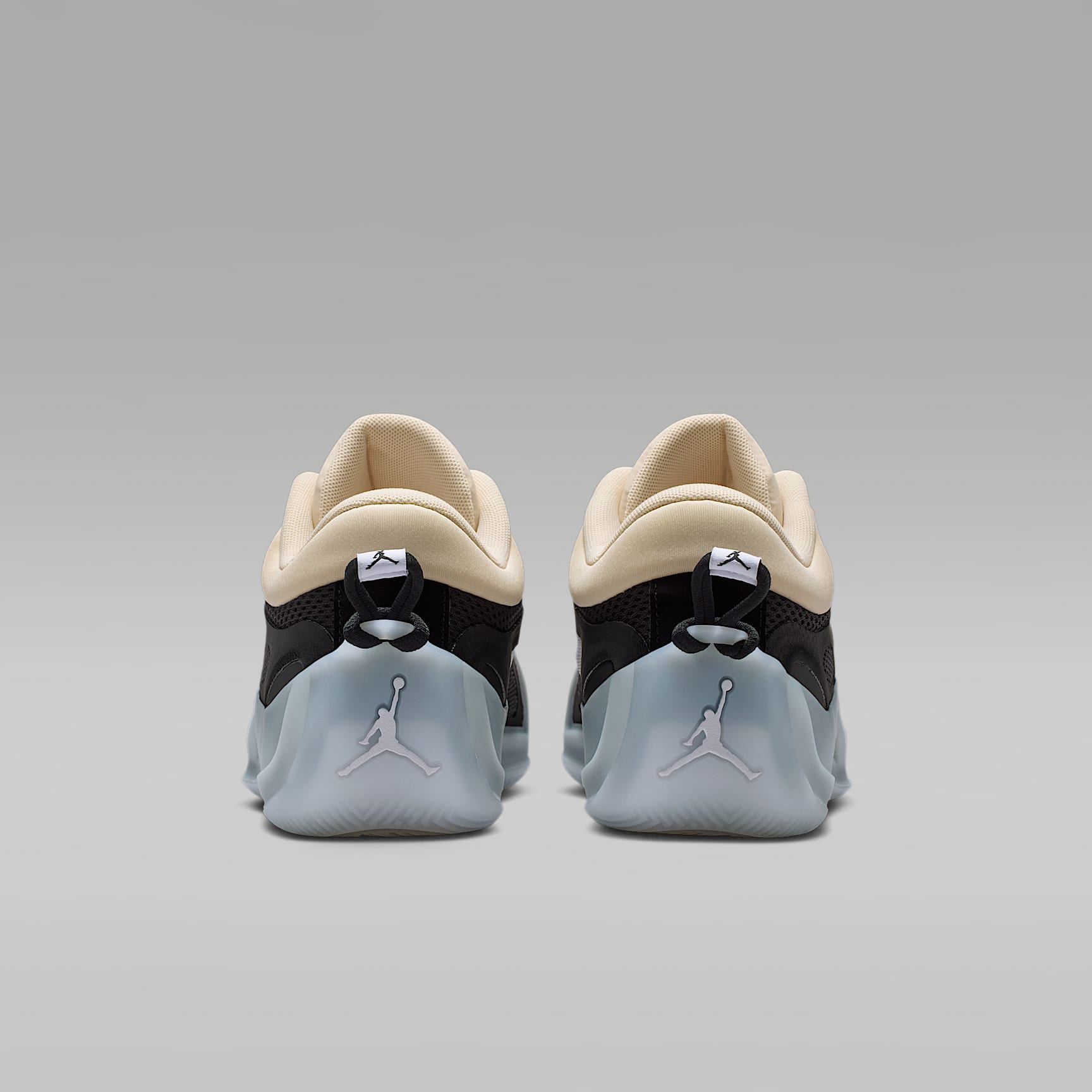 Jordan Heir Series 2 "Precious Medals" Basketballschuh – Pearl White/Schwarz/Metallic Gold/Weiß