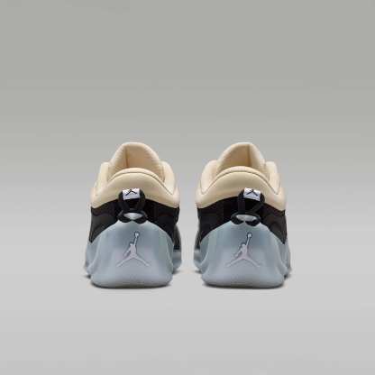 Jordan Heir Series 2 "Precious Medals" Basketballschuh – Pearl White/Schwarz/Metallic Gold/Weiß