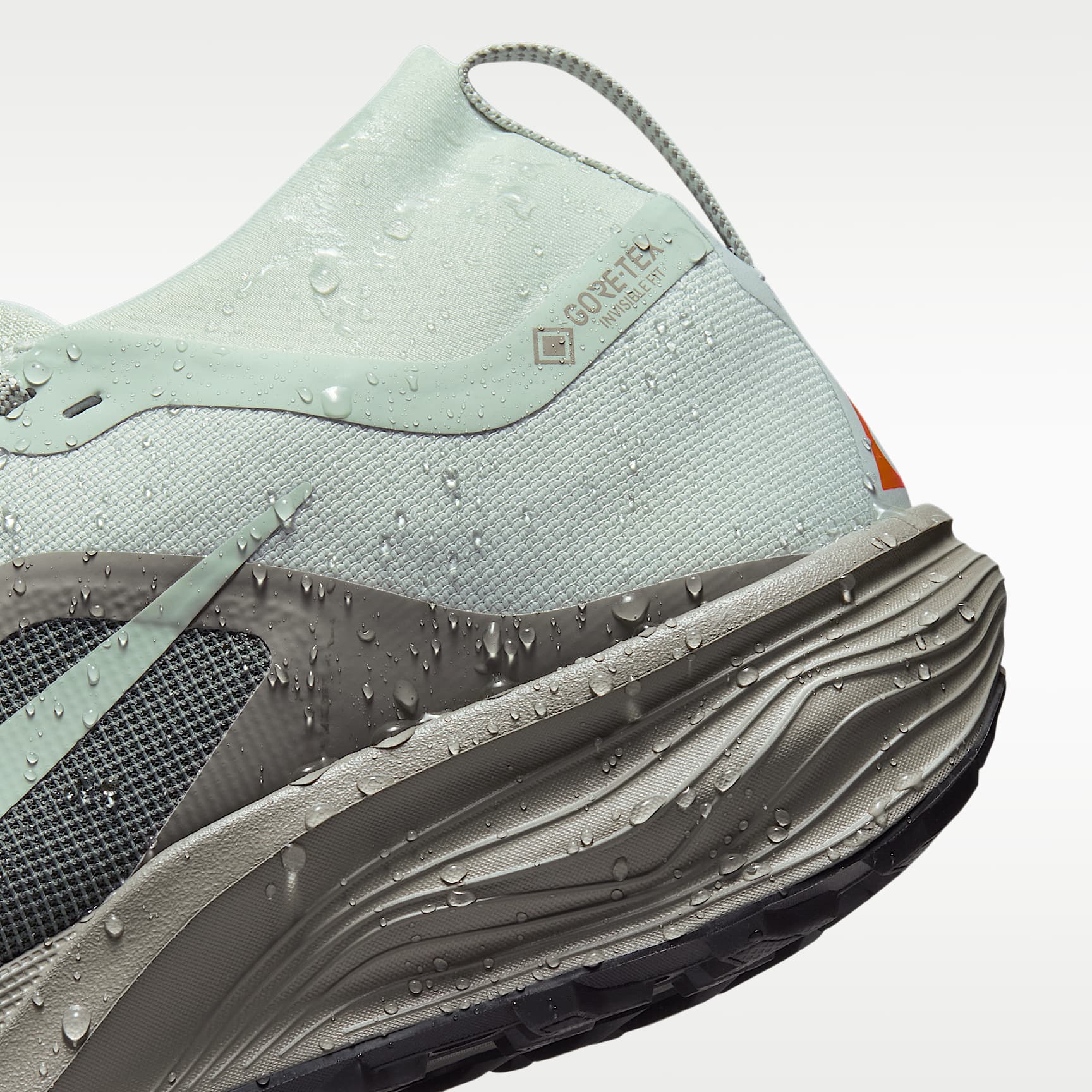 ACG Pegasus Trail GORE-TEX wasserdichter Traillaufschuh (Herren) – Light Silver/Light Army/Safety Orange/Light Silver