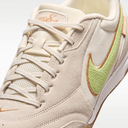 Nike Tiempo Streetgato PRM Low-Top-Fußballschuh für Hallen- und Hartplätze – Chalk/Moon Particle/Lemon Venom