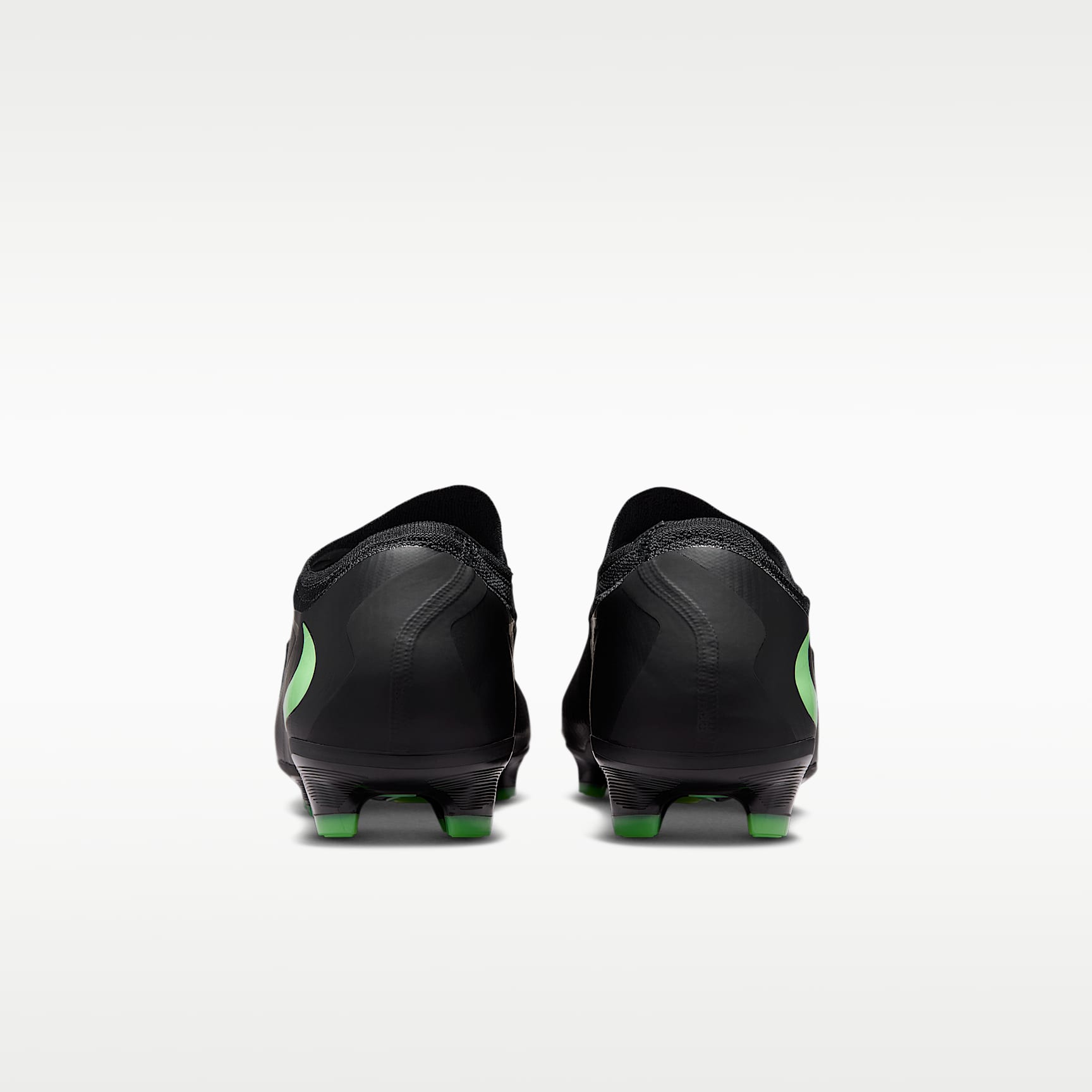Nike Phantom 6 Low Pro Fußballschuh für normalen Rasen – Schwarz/Schwarz/Illusion Green