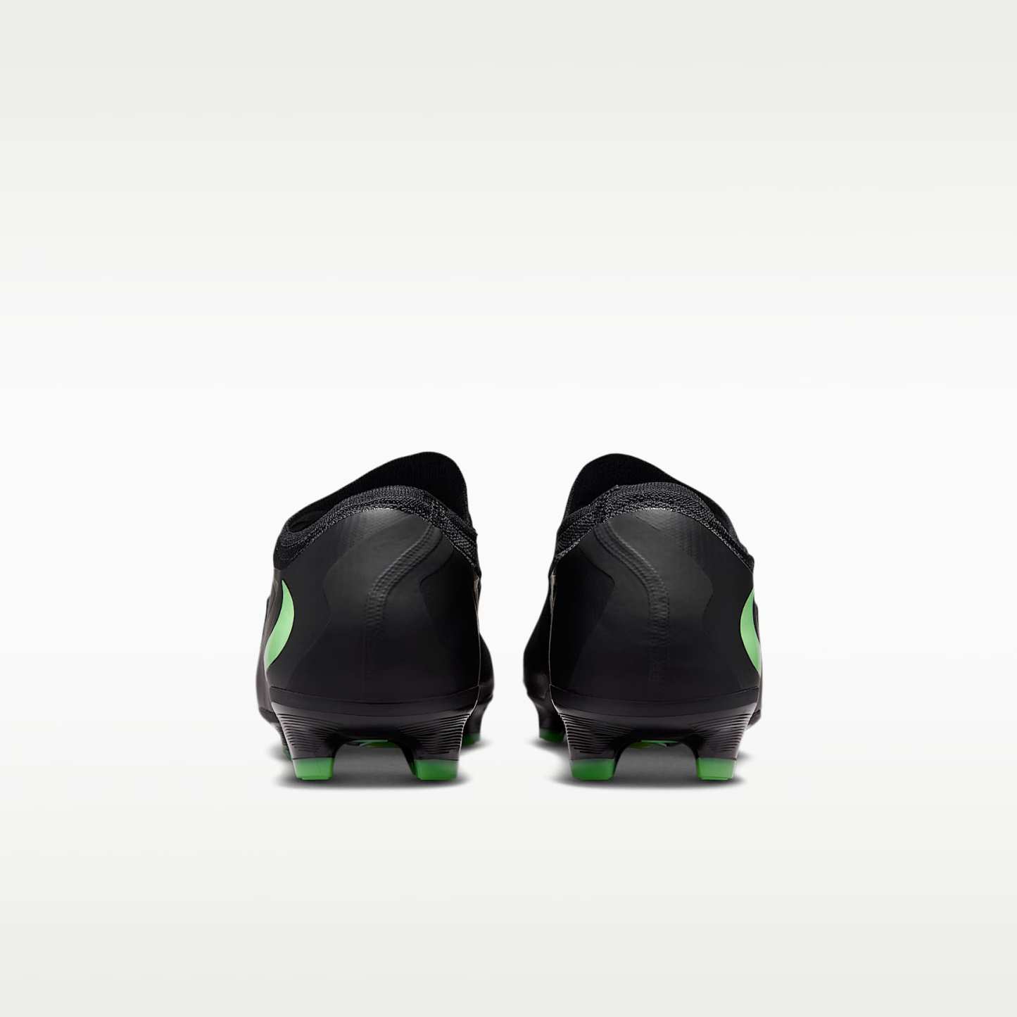 Nike Phantom 6 Low Pro Fußballschuh für normalen Rasen – Schwarz/Schwarz/Illusion Green