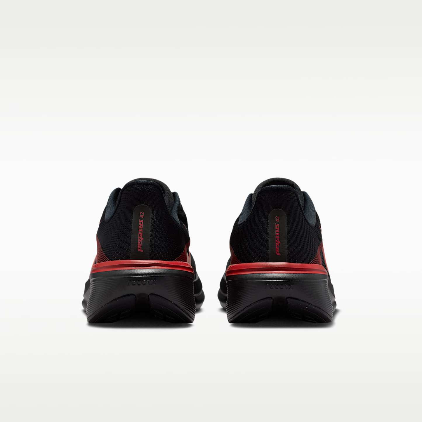 Nike Pegasus 42 Straßenlaufschuh (Herren) – Schwarz/University Red/Wolf Grey/Bright Crimson