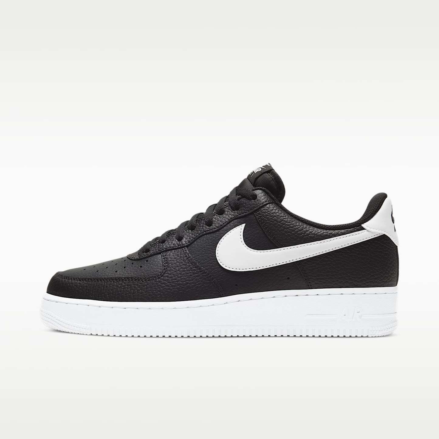 Nike Air Force 1 '07 Herrenschuh – Schwarz/Weiß