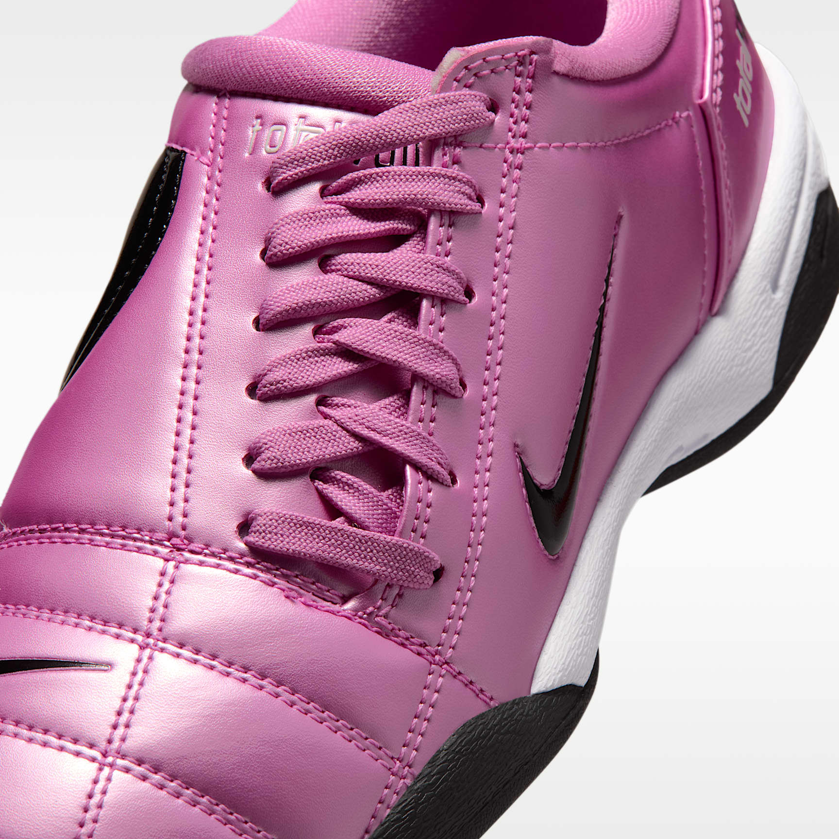 Nike Total 90 Schuh (Damen) – Light Magenta/Weiß/Schwarz