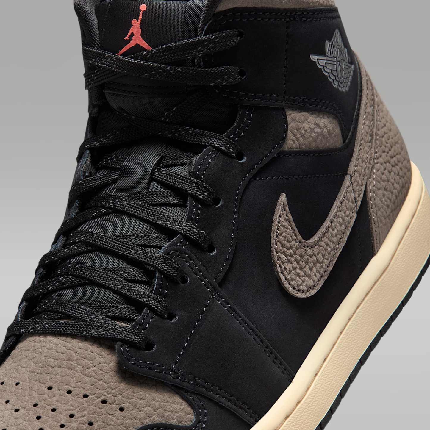 Air Jordan 1 Mid SE Schuh (Herren) – Schwarz/Light Wild Mango/Olive Grey