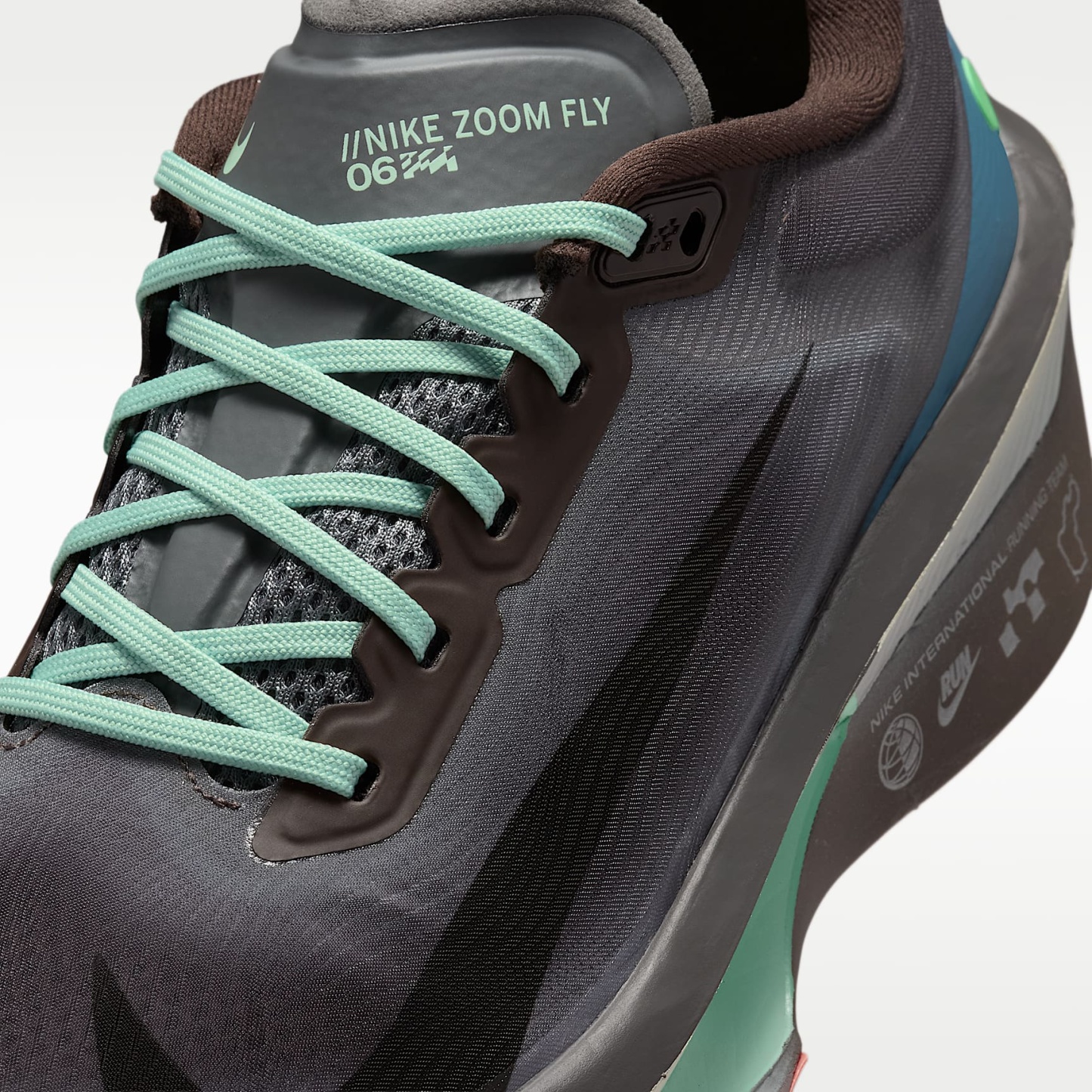 Nike Zoom Fly 6 Straßenlaufschuh für Wettkämpfe (Herren) – Baroque Brown/Smoke Grey/Ironstone/Schwarz
